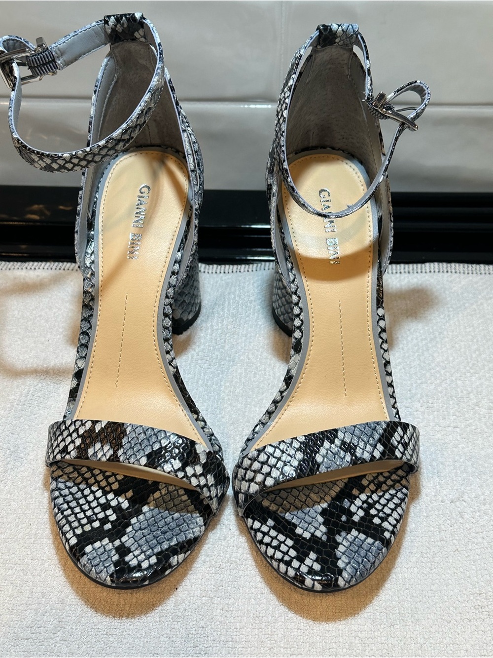 Gianni Bini Linyanne Snakeskin Print Block Heel Sandal NEW